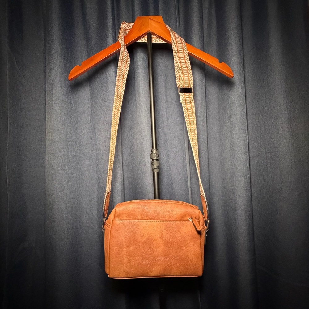 Bostanian Tan Crossbody Bag with Geometric Strap like new used once - Picture 12 of 15